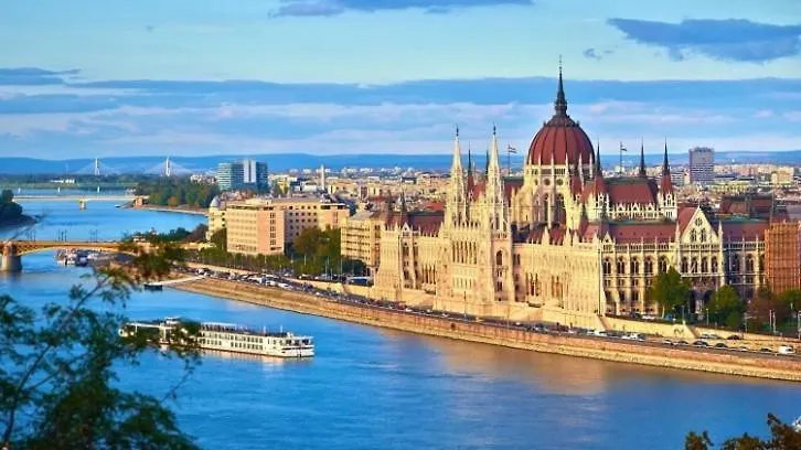 Budapest Central Sky Spa Penthouse Apartment